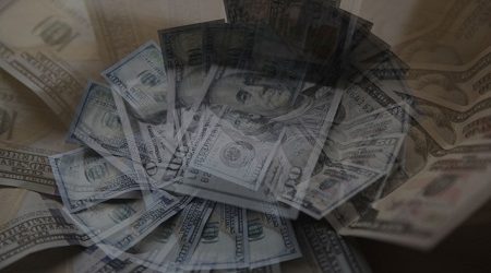 Dólar opera estable y en se mantiene en el nivel de los $735 en su última sesión de la semana