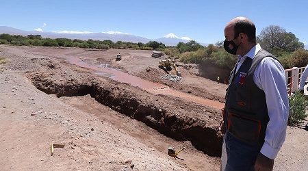 Subsecretario Cristóbal Leturia fiscaliza trabajos de control aluvional en San Pedro de Atacama