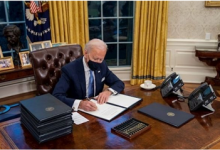 Biden firma decretos a favor de migrantes y para detener la construcción del muro con México