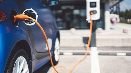 Principales automotoras pavimentan su camino para la electrificación de sus vehículos