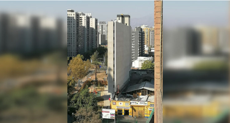Particular edificio de departamentos en Santiago generó debate: ¿a quién van dirigidas esas venta?