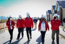 Ministro Felipe Ward visita el terreno donde se construyen viviendas que beneficiarán a 159 familias de Puerto Natales