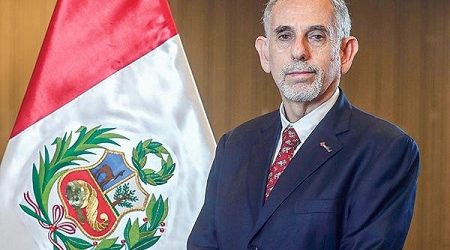 Nuevo ministro de Economía de Perú dice que recibió aprobación para su agenda económica