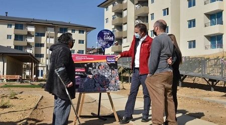 Ministro Felipe Ward destaca avances de proyecto de Integración Social en Curauma junto a familia beneficiaria