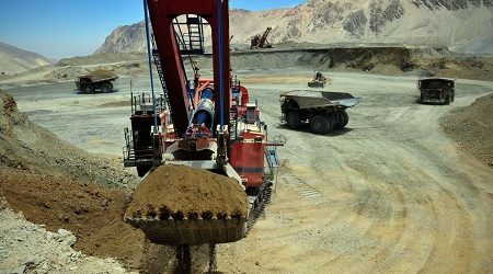 Minera del grupo Luksic reduce proyección de producción de cobre para este año debido a la severa sequía