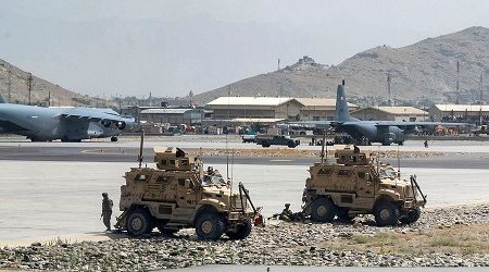 Desesperación crece en torno al aeropuerto de Kabul