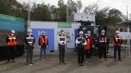 Anglo American genera la primera molécula de hidrógeno verde para vehículos cero carbono en Chile