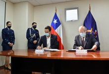 Ministerios de Minería y Defensa firman convenio para proveer desde el espacio información para la minería y prevenir emergencias
