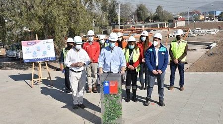 Ministro Felipe Ward visita parque Mapocho Río que presenta 50% de avance de obras