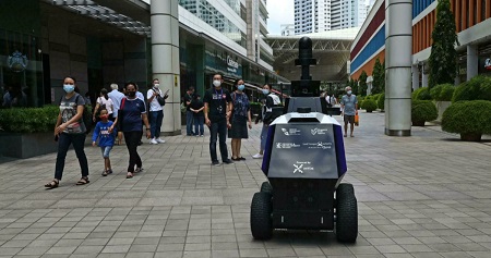 «Xavier»: robots patrulleros con ruedas y cámaras generan inseguridad en Singapur