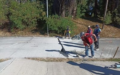 Municipalidad de Valdivia gestiona arreglo por deformación del pavimento en Av. Simpson