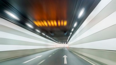 China abre paso al tránsito en el túnel autopista más largo del país asiático
