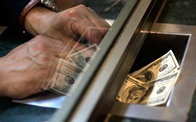 Dólar se mantiene sobre barrera de los $800 a un día de las minutas Fed