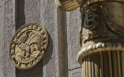 Operadores financieros estiman que Banco Central subirá la tasa de interés en 100 puntos en mayo