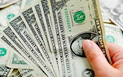 Dólar sigue retrocediendo y baja de la barrera de los $850 previo a discurso de Powell