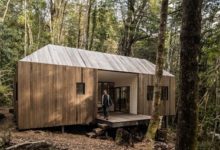 REFUGIO EN MADERA UBICADO EN LA RESERVA BIOLÓGICA HUILO HUILO SIGUE PARÁMETROS SUSTENTABLES DE DISEÑO Y DE PRESERVACIÓN DEL MEDIOAMBIENTE