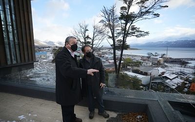 Ministro García visita Centro Subantártico Cabo de Hornos en Puerto Williams: “Con este recinto y la futura construcción del Centro Antártico Internacional en Punta Arenas, Magallanes se va a convertir en la puerta de entrada científica a la Antártica»