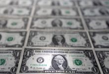 Dólar se desploma en apertura y vuelve a $900 por recuperación del cobre y tras anuncios de Hacienda y el Banco Central