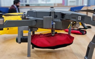 Profesores y estudiantes USS adaptan moderno dron para salvar vidas en las costas chilenas