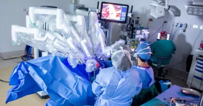 Clínica penquista supera las 230 cirugías robóticas: es el único centro regional con esta tecnología