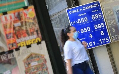 Dólar abre a la baja con la mirada puesta en el Banco Central y borra todo lo que subió ayer