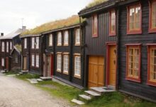 ROROS: EL PUEBLO MINERO QUE SE TRANSFORMÓ EN LA CIUDAD DE MADERA MÁS ANTIGUA DE EUROPA