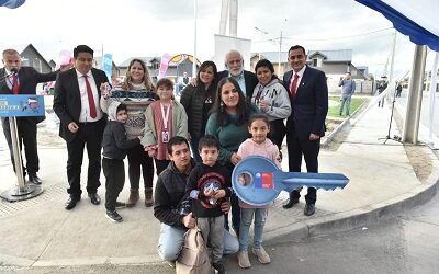 Ministro Montes inaugura proyecto habitacional que beneficia a 298 familias de Curicó