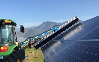 Tecnología para la mantención de parques solares reduce al mínimo el uso de agua