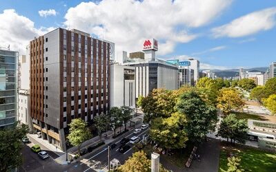 NUEVO HOTEL JAPONÉS SE CONSTRUYÓ CON MÁS DE 1.200 METROS CÚBICOS DE MADERA