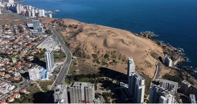 Dunas de Concón: inmobiliaria ingresa estudio de impacto ambiental para continuar obras de torres