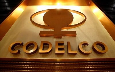 Excedentes de Codelco caen a la mitad y minera vuelve a reducir proyección de producción de cobre para este año