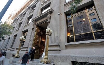 IPoM de diciembre: economistas prevén que el BC baje su proyección de PIB para 2023 y suba la de inflación