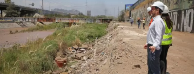 «Se convirtió en un gran basural»: MOP inicia limpieza del río Mapocho en Quinta Normal