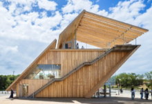 EL ARQUITECTO CONTEMPORÁNEO KENGO KUMA, PROPUSO LA MADERA COMO “MEDIADORA” ENTRE EL MEDIO NATURAL Y EL HOMBRE