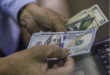 Dólar abre con baja de $10 luego que Hacienda extendiera su programa de venta de dólares