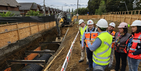 Junto a autoridades regionales, inspeccionó las obras de la etapa 3 del colector de aguas lluvias San Martín en Temuco y visitó la renovación de un liceo en la comuna de Lautaro.