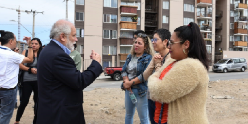 Ministro Montes se reúne con dirigentes de Antofagasta por construcción de 3.800 nuevas viviendas en Altos la Chimba