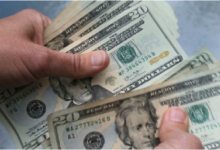 El dólar arranca la semana sobre los $820 en medio del desplome del cobre tras señales desde China