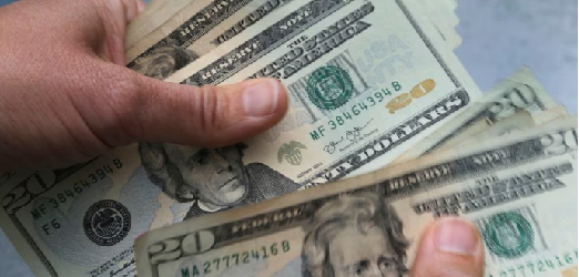 El dólar arranca la semana sobre los $820 en medio del desplome del cobre tras señales desde China