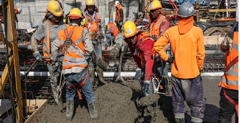 Encuesta del INE: ingresos laborales completan cinco años estancados y sólo 2,4% de los ocupados gana $3 millones o más al mes