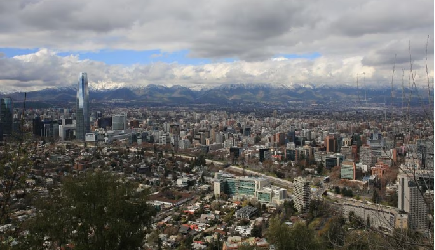 Salida de capitales de Chile se moderó en el primer semestre, pero se mantiene muy por sobre los niveles previos al estallido social