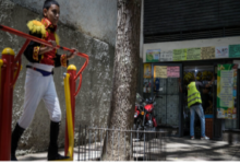 La economía venezolana busca remontar la dura caída del primer semestre