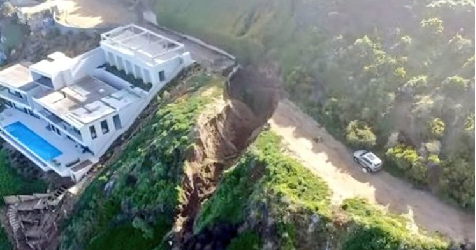 Nuevo socavón corta acceso a exclusivo condominio residencial en Cachagua