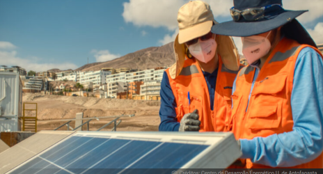 Centro de Desarrollo Energético U. de Antofagasta destaca sus soluciones tecnológicas en energía solar