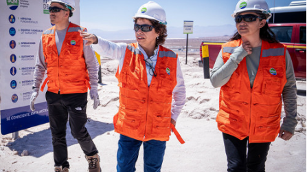 Autoridades y diputados de la Comisión de Minería supervisan proceso productivo de litio en Salar de Atacama