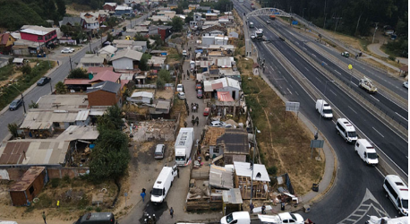 Aplican Ley de Usurpaciones para desalojar a centenar de ocupantes ilegales de terreno del MOP en Concepción