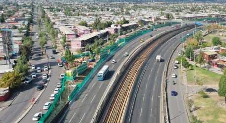 Ministra López supervisa instalación de más de 16 kilómetros de pantallas acústicas para mitigar ruido en autopista Vespucio Sur