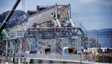 Instalan último pilote de nuevo Puente Ferroviario Bío Bío: trabajo seguirá con las vigas metálicas