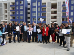 Ministro Montes y ministra Toro entregan casas definitivas a familias afectadas por los incendios en la región de Valparaíso