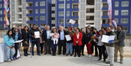 Ministro Montes y ministra Toro entregan casas definitivas a familias afectadas por los incendios en la región de Valparaíso